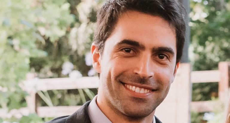 Becado de Clínica Dávila obtiene primer lugar nacional en examen de Traumatología